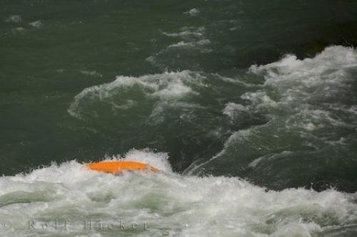 Photo: 
Kayaking River Roll Aragon