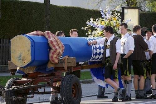 Photo: 
Lederhosen Men