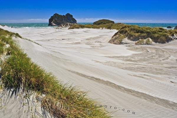Photo: 
Wharariki Beach South Island NZ