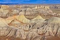 An elevated position gives an overview of the badlands of the Petrified Forest National Park in Arizona, a park whose landscape covers a large variety of features.