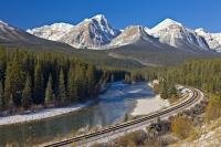 A famous curve in the railway tracks surrounded by stupendous scenery alongside the Bow River, Morant's Curve is situated in the heart of the Banff National Park.