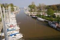 Situated on the shores of Lake Ontario, Oakville is a thriving town only 30 minutes from Toronto, featuring two natural harbours, Bronte Harbour and Oakville Harbour.