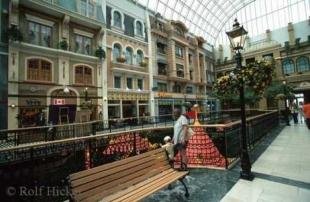 photo of edmonton shopping mall