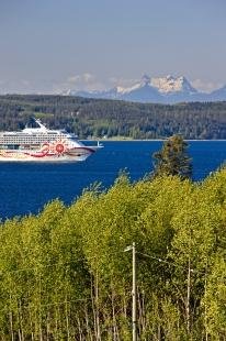 photo of Cruise Ship Broughton Strait Vancouver Island