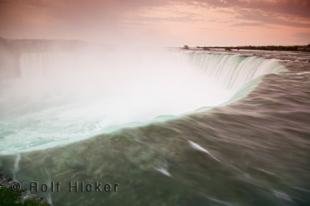 photo of horseshoe falls niagara