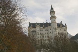 photo of castle neuschwanstein in bavaria