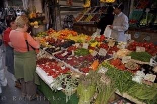 photo of Ponte Di Rialto Markets Venice Italy