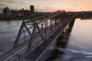 photo of ottawa river bridge
