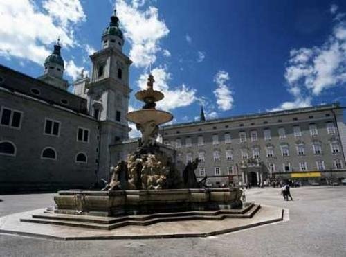 Photo: 
Residence Square
