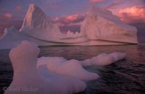 Photo: 
sunset photo floating iceberg