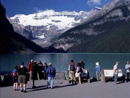 Photo: 
Lake Louise Tourist Vacation Spot