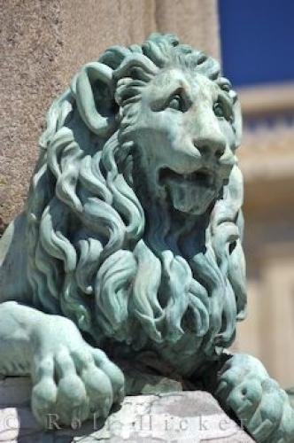 Photo: 
Arles Egyptian Lion Obelisk