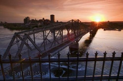 Photo: 
Alexandra Bridge Pictures Ottawa