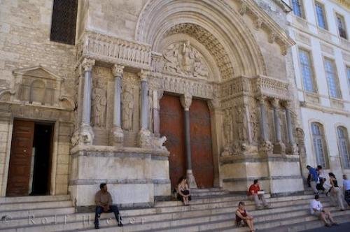 Photo of Eglise St-Trophime doorway in Arles, Provence in France, Europe. Photo: 
Eglise St Trophime Doorway Provence