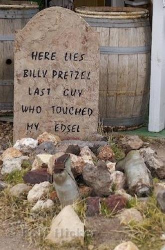 Photo: 
Funny Pics Graveyard Seligman