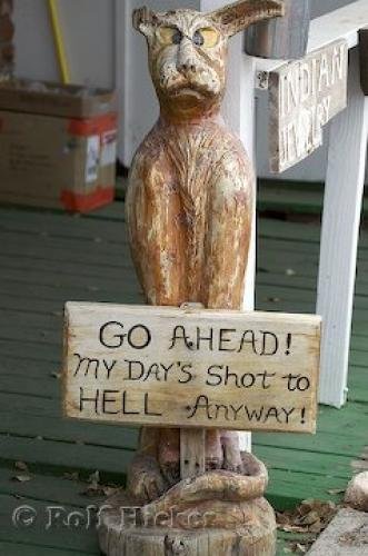 Photo of a funny carving of a dog along Route 66<br />in Seligman, Arizona, USA. Photo: 
Funny
