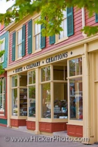 Photo of the shops along the street in the town<br />of Niagara-on-the-Lake in Ontario, Canada. Photo: 
Niagara On The Lake Shops Ontario Canada