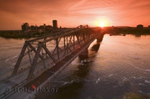 Photo: 
pont alexandra