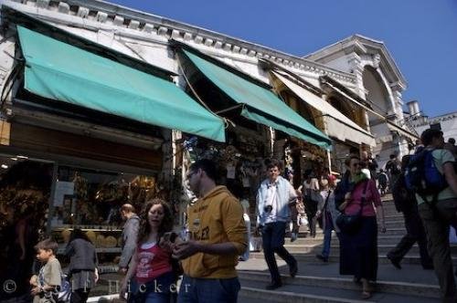 Photo: 
Ponte Di Rialto Shops Venice Italy