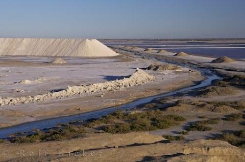 Photo: 
Salt Lagoons Industries Camargue France