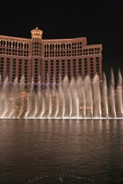Photo: 
Bellagio Lake Night Water Show Picture