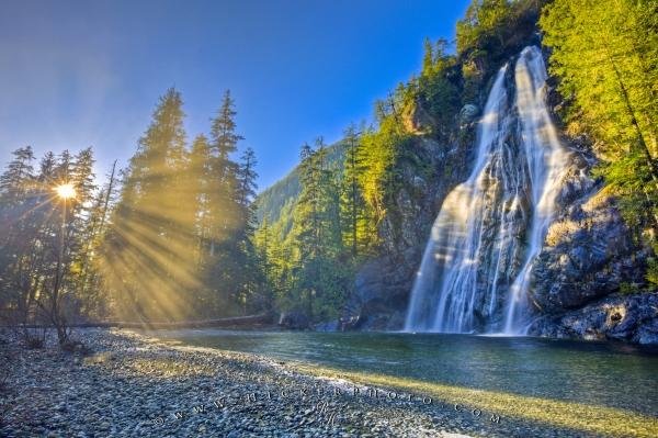 Photo: 
Wilderness Rainforest Waterfall Sun Beams