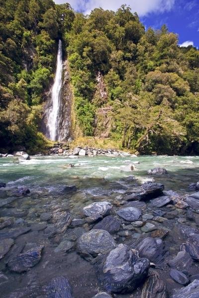 Photo: 
Thunder Creek Falls Mt Aspiring NP New Zealand